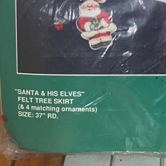 Bucilla Christmas Heirloom Felt Tree Skirt Kit Santa His Elves 37” Round #82388 - Picture 3 of 4